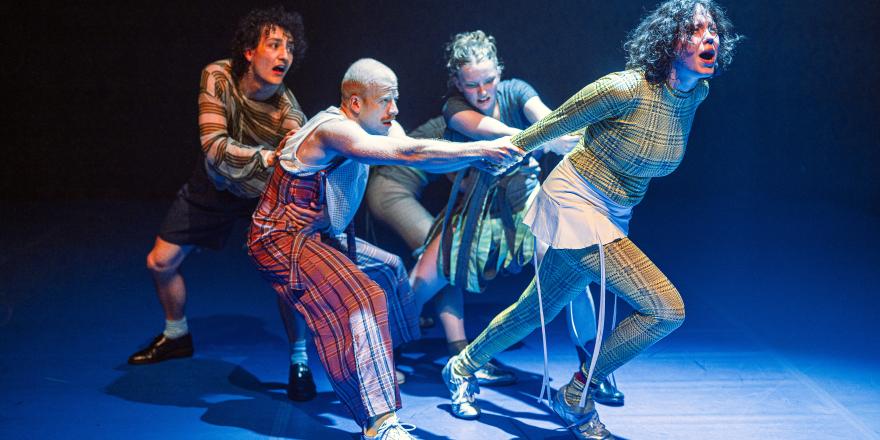 beeld van op scene van de dansvoorstelling REPEAT XL