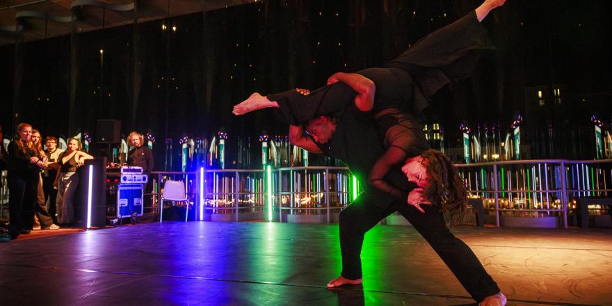 dansers op de dansvloer