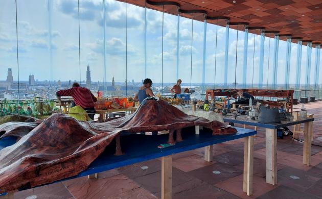 Landschap met afvalmaterialen