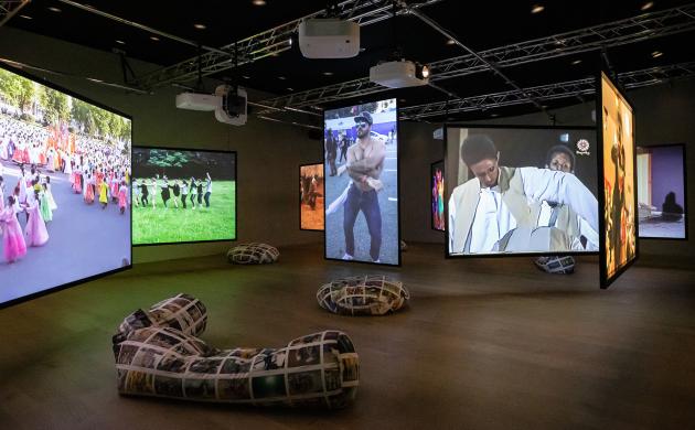 Installation view at Museum Tinguely, Anouk Kruithof, «Universal Tongue», 2018 © 2022 Museum Tinguely