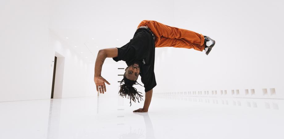 Joffrey Anane al dansend in het KMSKA